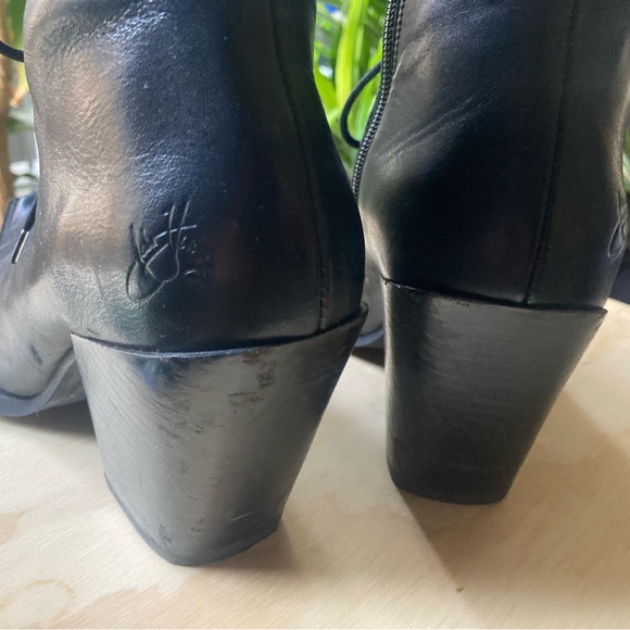 SWORDFISH HI
CUBIST
CUPCAKE - Picture 2 of 5